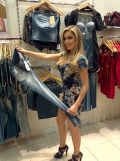 Renata Dávila feet photo thumbnail