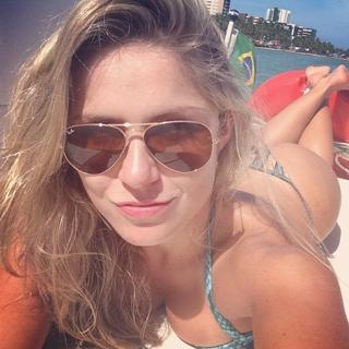 Renata Dávila feet photo thumbnail