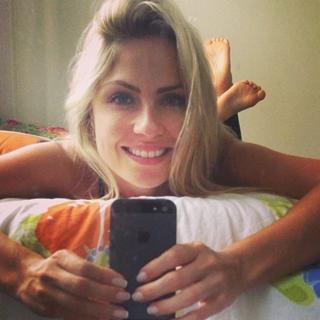 Renata Dávila feet photo thumbnail