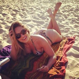 Renata Dávila feet photo thumbnail