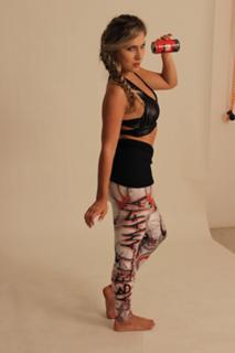 Renata Dávila feet photo thumbnail