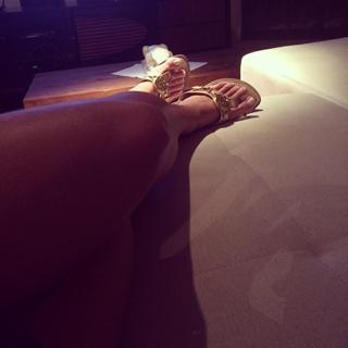 Renata Dávila feet photo thumbnail
