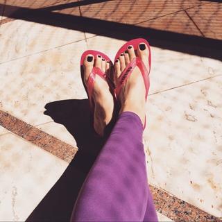 Renata Dávila feet photo thumbnail