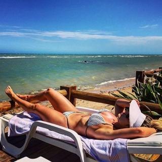 Renata Dávila feet photo thumbnail