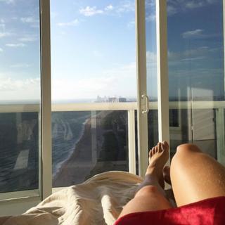 Renata Dávila feet photo thumbnail