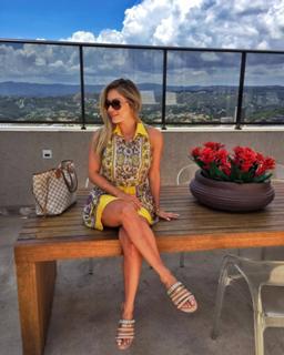 Renata Dávila feet photo thumbnail