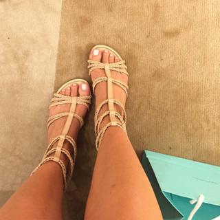 Renata Dávila feet photo thumbnail