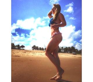 Renata Dávila feet photo thumbnail