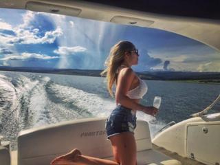 Renata Dávila feet photo thumbnail