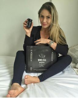 Renata Dávila feet photo thumbnail