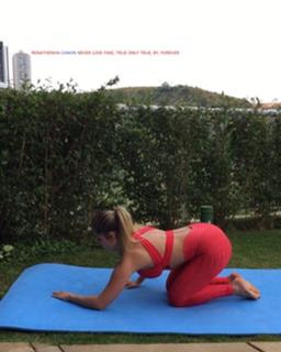 Renata Dávila feet photo thumbnail