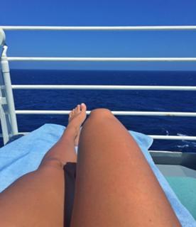 Renata Dávila feet photo thumbnail