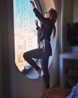 Renata Dávila feet photo thumbnail