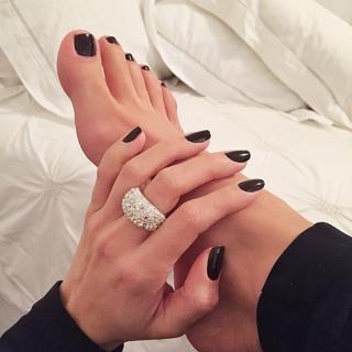 Renata Dávila feet photo thumbnail