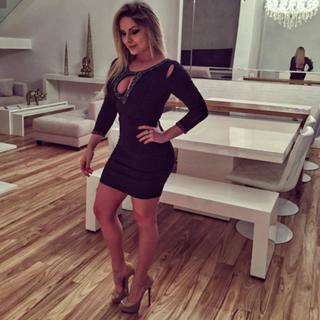 Renata Dávila feet photo thumbnail