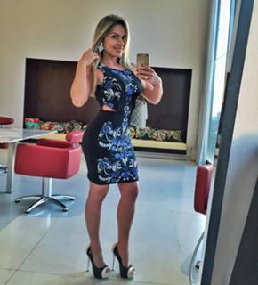 Renata Dávila feet photo thumbnail