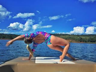 Renata Dávila feet photo thumbnail