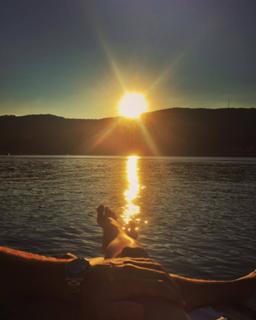 Renata Dávila feet photo thumbnail