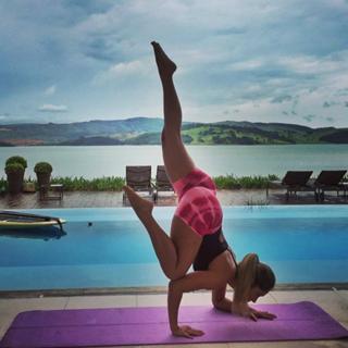 Renata Dávila feet photo thumbnail