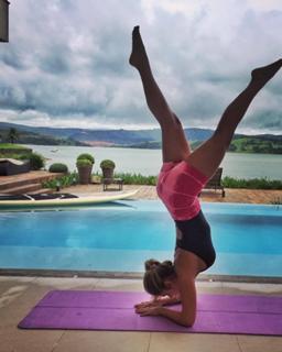 Renata Dávila feet photo thumbnail