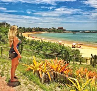 Renata Dávila feet photo thumbnail