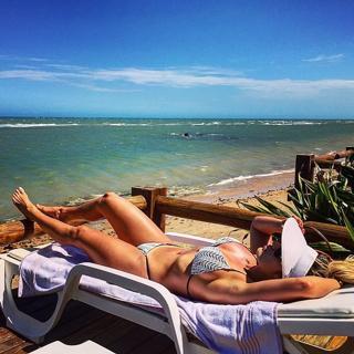 Renata Dávila feet photo thumbnail