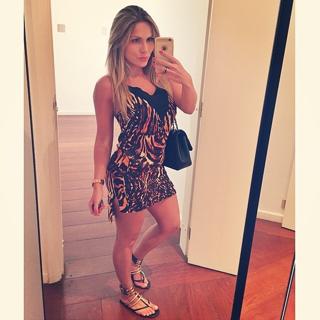 Renata Dávila feet photo thumbnail
