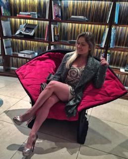 Renata Dávila feet photo thumbnail