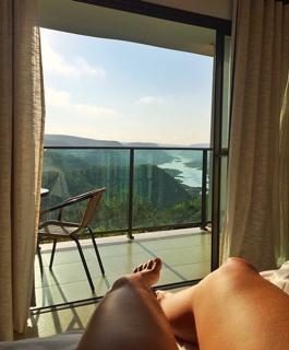 Renata Dávila feet photo thumbnail