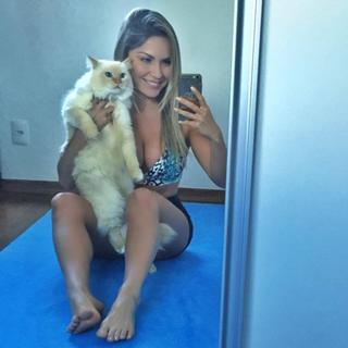 Renata Dávila feet photo thumbnail