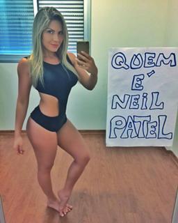 Renata Dávila feet photo thumbnail