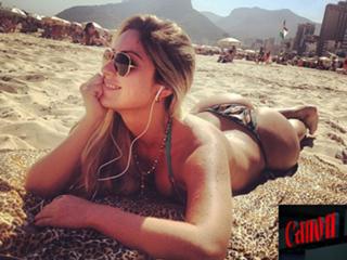 Renata Dávila feet photo thumbnail