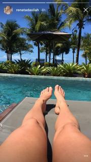 Renata Dávila feet photo thumbnail