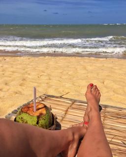 Renata Dávila feet photo thumbnail