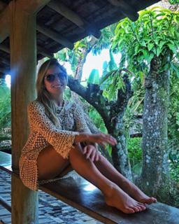 Renata Dávila feet photo thumbnail