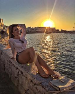 Renata Dávila feet photo thumbnail