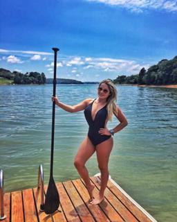 Renata Dávila feet photo thumbnail