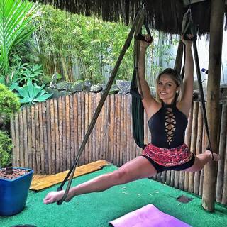 Renata Dávila feet photo thumbnail