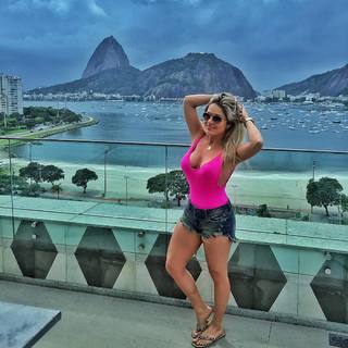 Renata Dávila feet photo thumbnail