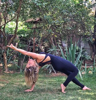 Renata Dávila feet photo thumbnail