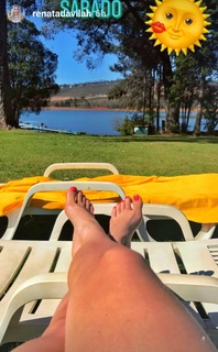 Renata Dávila feet photo thumbnail