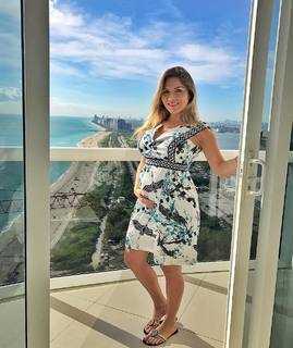 Renata Dávila feet photo thumbnail