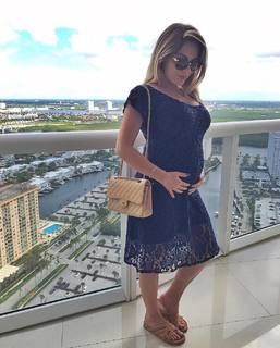 Renata Dávila feet photo thumbnail