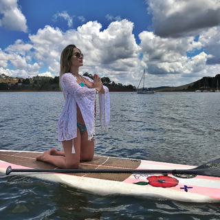 Renata Dávila feet photo thumbnail