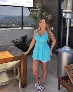 Renata Dávila feet photo thumbnail