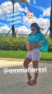 Renata Dávila feet photo thumbnail