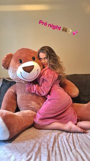 Renata Dávila feet photo thumbnail