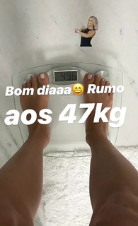 Renata Dávila feet photo thumbnail