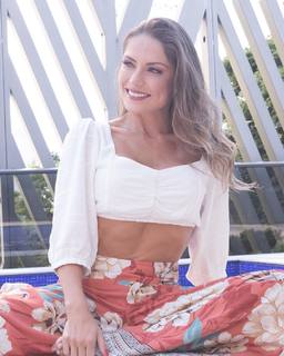 Renata Dávila feet photo thumbnail