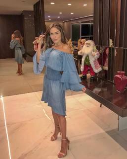 Renata Dávila feet photo thumbnail